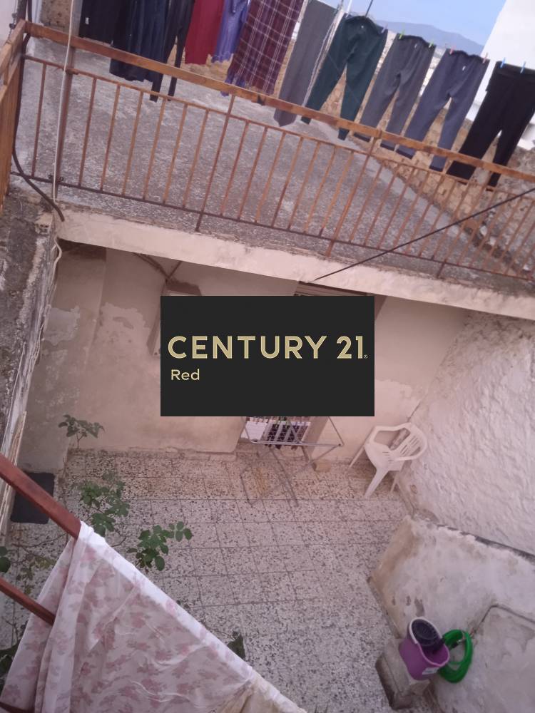 Οικόπεδο — Αγία Σοφία