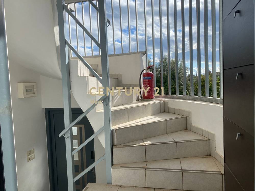 Κτίριο στην περιοχή Καλαμάτα — φωτογραφία 4