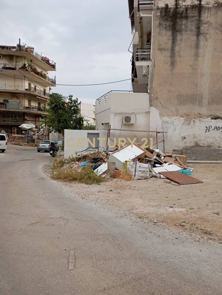 Οικόπεδο — Πέραμα
