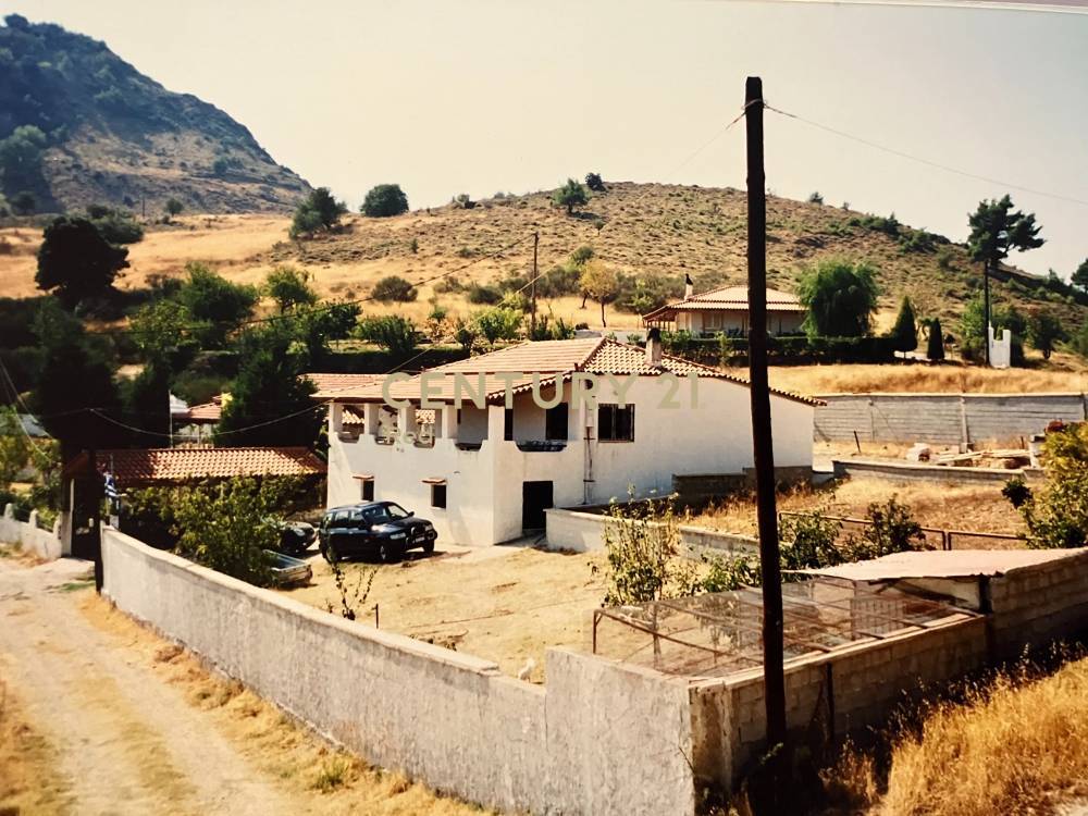 Μονοκατοικία — Ακράτα