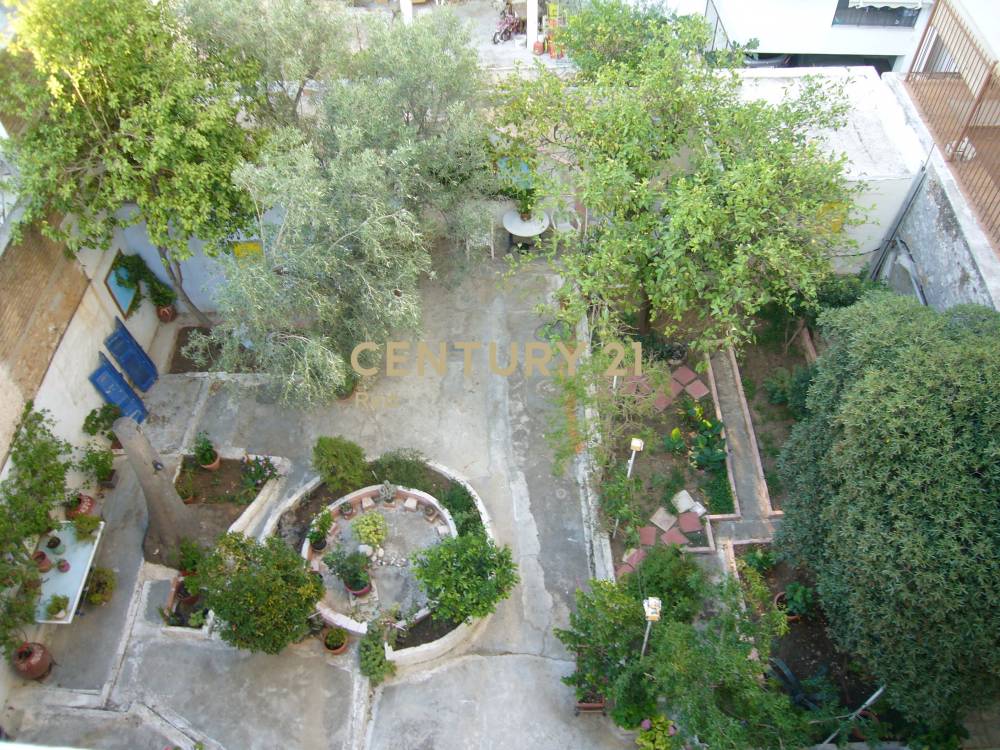 Οικόπεδο — Αγία Σοφία