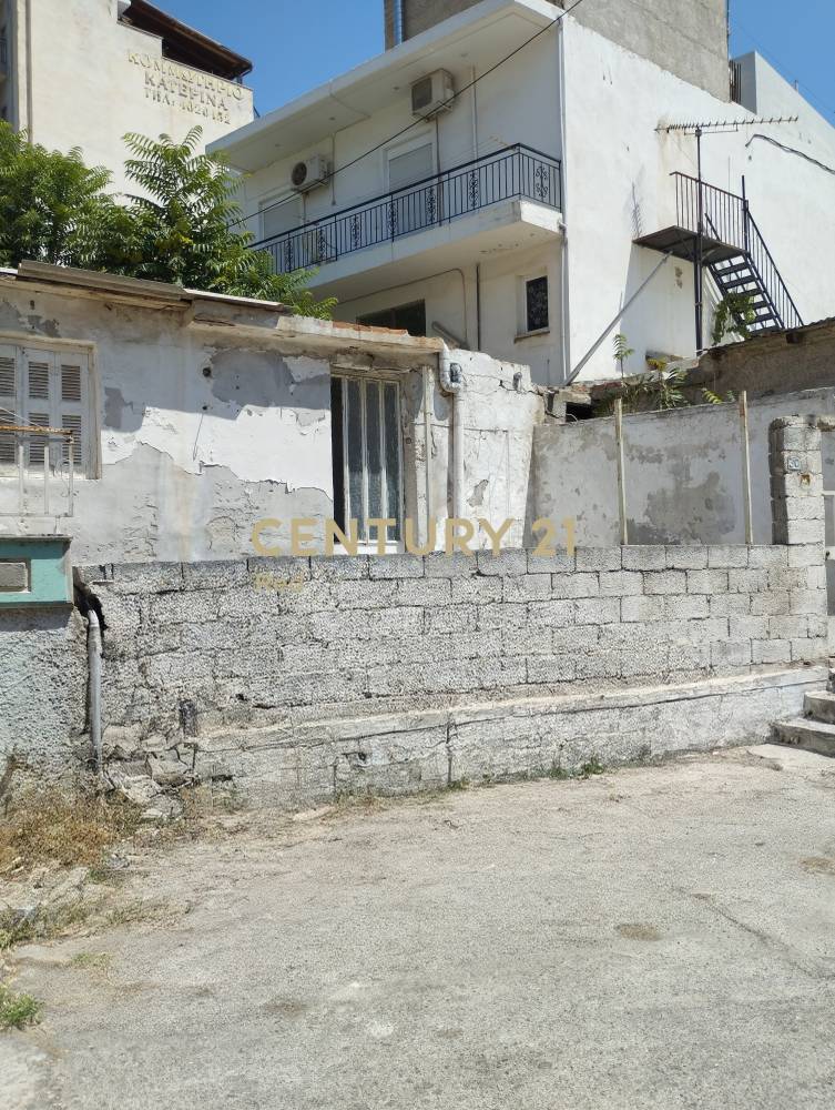 Οικόπεδο — Πέραμα