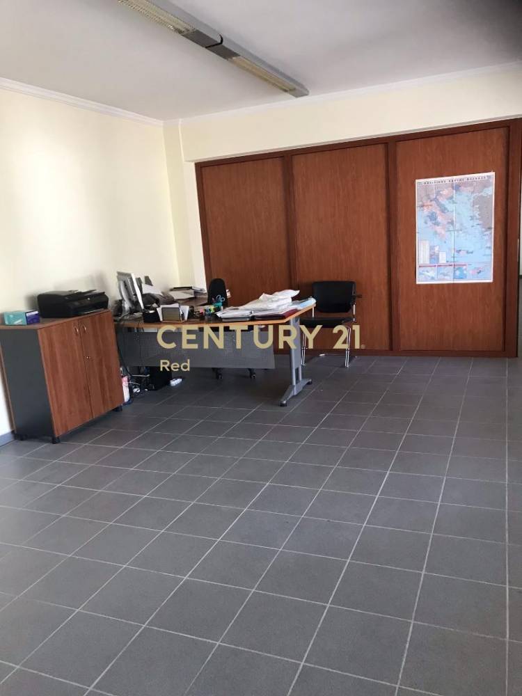 Επαγγελματικό κτίριο — Γέρακας