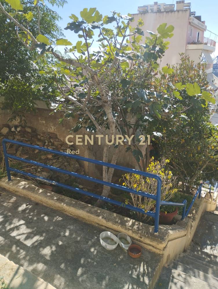 Οικόπεδο — Πέραμα