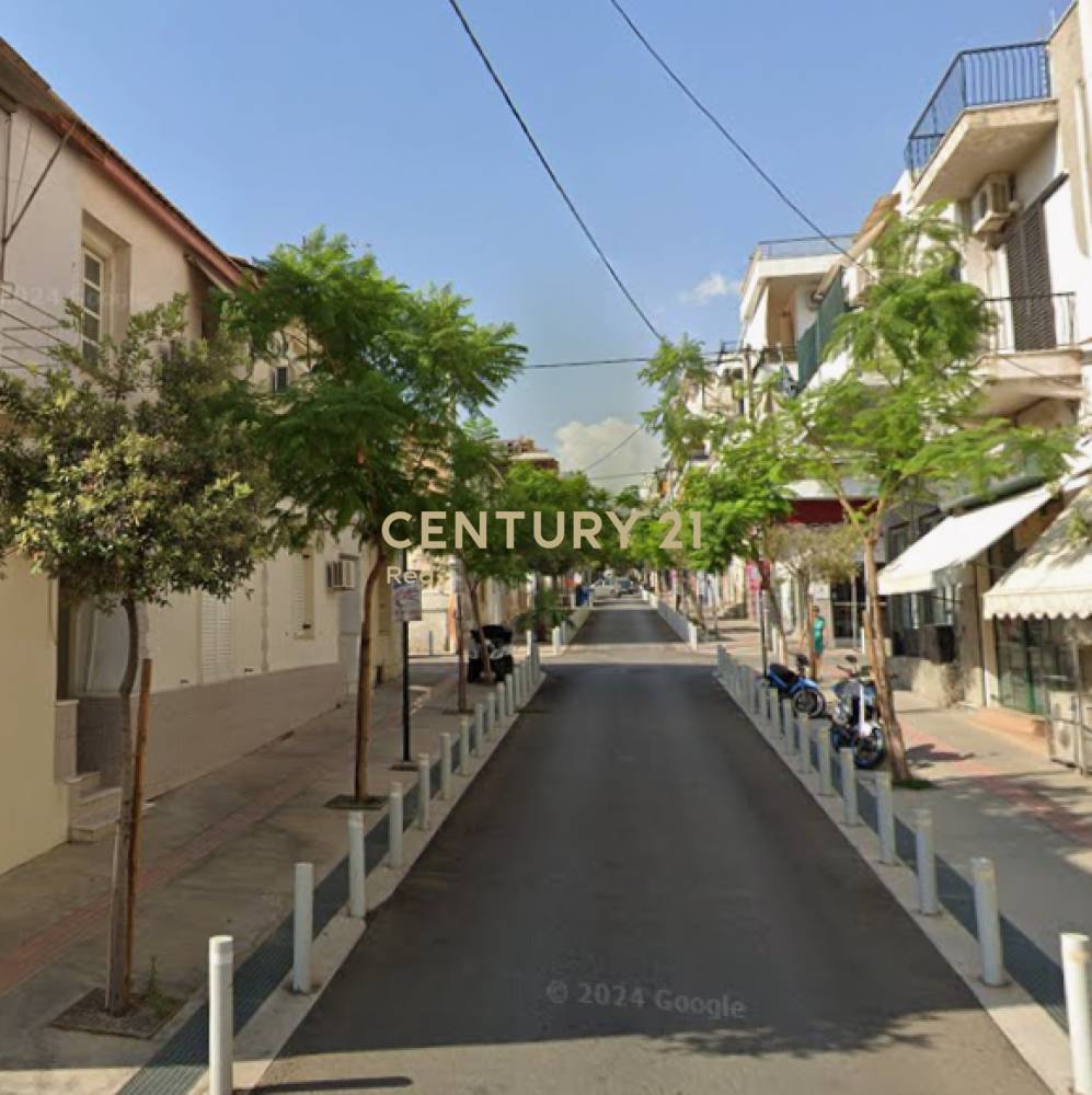 Οικόπεδο — Αγία Σοφία